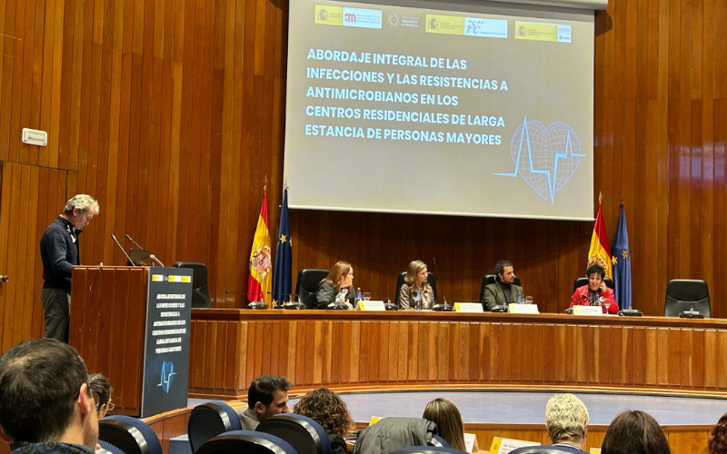 Sanidad y Derechos Sociales estudian medidas para frenar la resistencia a los antimicrobianos y mejorar la calidad de los cuidados en centros resid...